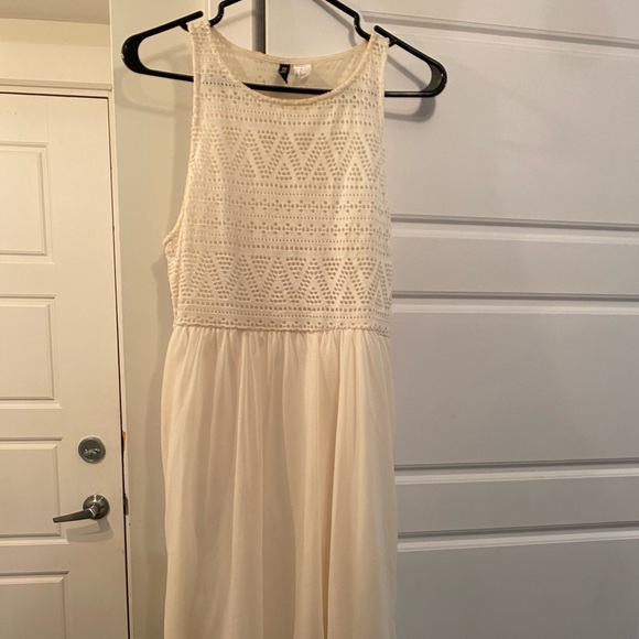 Beautiful white high low dress - Picture 2 of 4